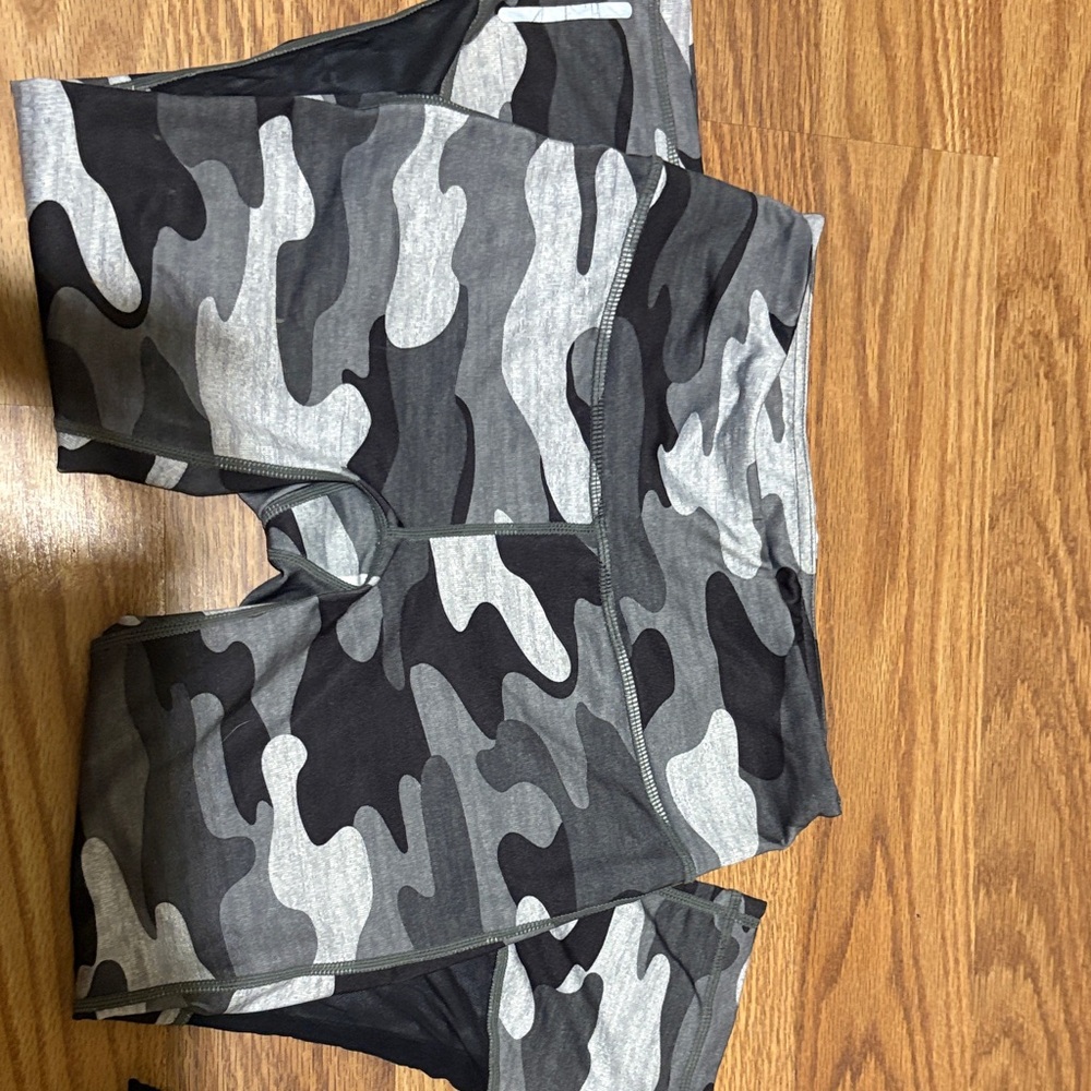 Camouflage Leggings in Black and Gray